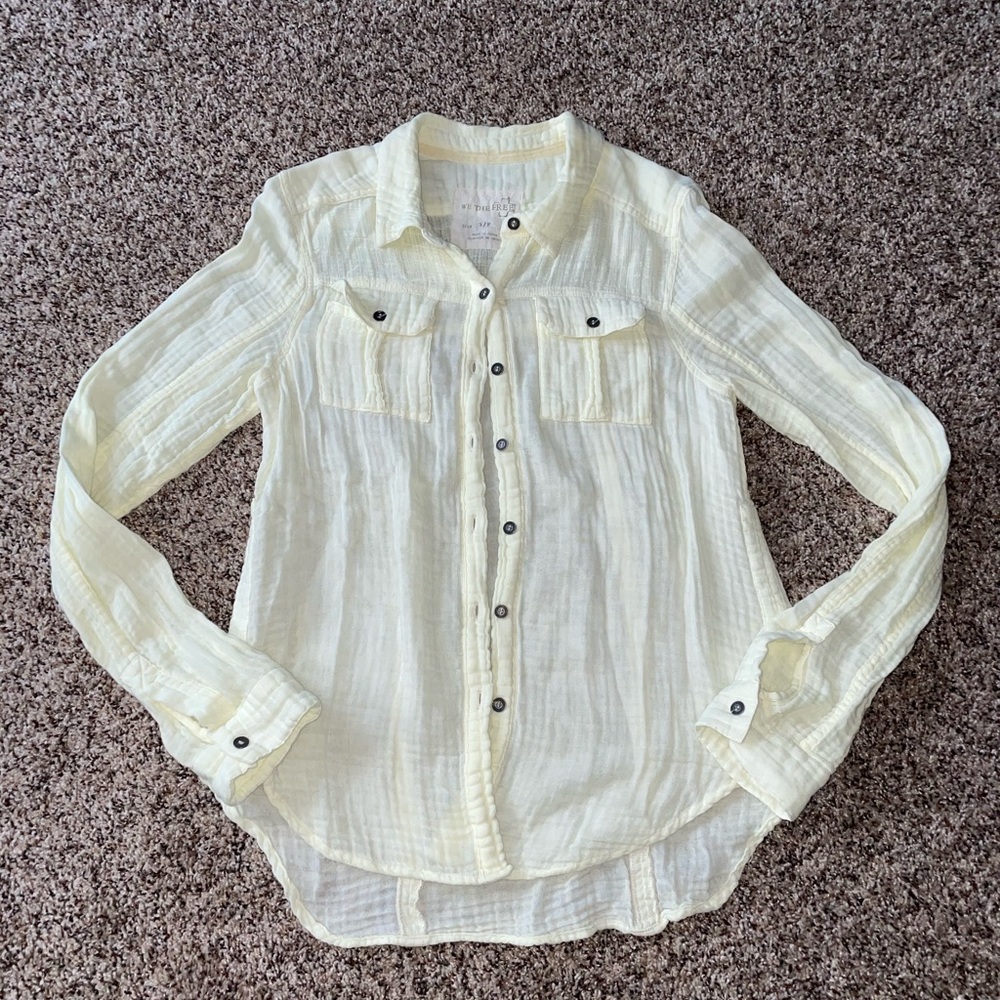 BNWOT - “WE THE FREE” FREE PEOPLE LIGHT BUTTON DOWN